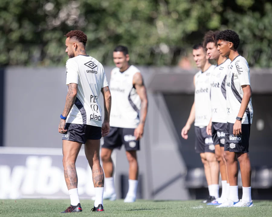 Estafe de Robinho Jr. acusa Neymar de agressão e cita possível rescisão com Santos