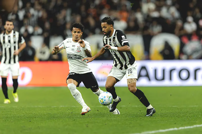 Corinthians vence Atlético-MG com gol no fim e abre 3 pontos do Z4 do Brasileiro