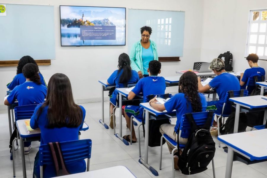 Prazo de posse para professores convocados em concurso começou nesta segunda-feira (4)