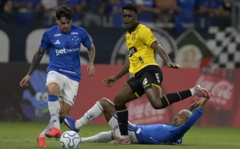 MATHEUS PEREIRA BRILHA, CRUZEIRO GOLEIA BARCELONA-EQU E VAI ÀS OITAVAS