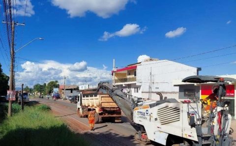 Governo de MT realiza obras para recuperar asfalto da Avenida Jurumirim em Cuiabá