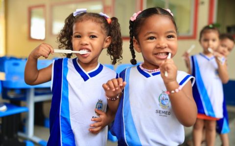 Prefeitura realiza ações de saúde bucal nas escolas e reforça importância do cuidado preventivo