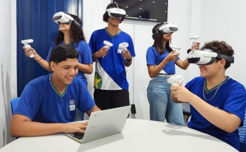 Seduc capacita professores de 42 escolas para uso de realidade virtual em sala de aula