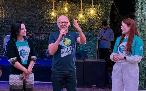 “É a escola que conduz nossos jovens para o futuro, e o Governo continua investindo para melhorar a educação de MT”, afirma governador