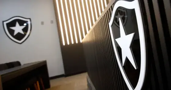 FUTEBOL:   Crise entre SAF e Botafogo ganha mais uma frente jurídica ao chegar no STJ e trava decisões