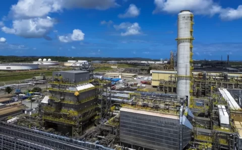 Refinarias da Petrobras operam com mais de 100% de capacidade; entenda