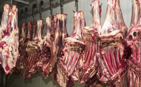 China suspende três frigoríficos brasileiros após irregularidades