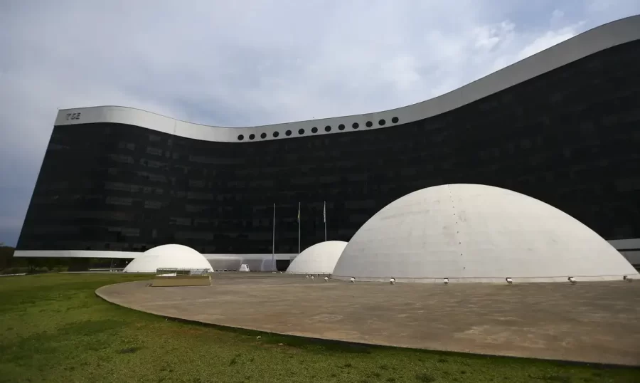 IA pode gerar mais fake news nas eleições, alertam especialista