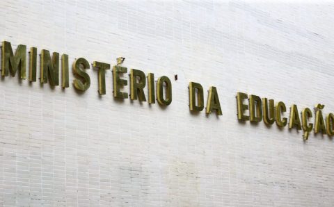 Formação de professores a distância mostra desempenho 53,1% inferior