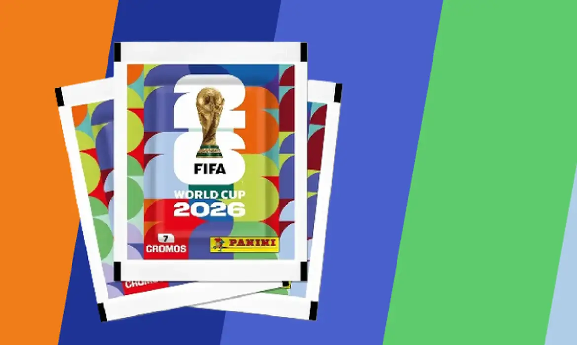 Colecionar álbum de figurinhas da Copa do Mundo une gerações