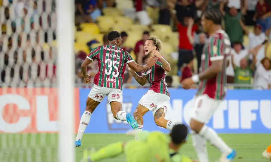 Fluminense avança e Corinthians perde na Libertadores