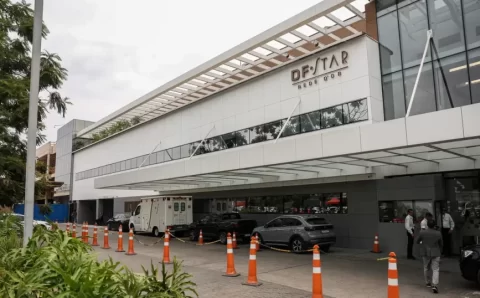 Bolsonaro é internado para cirurgia no ombro em Brasília