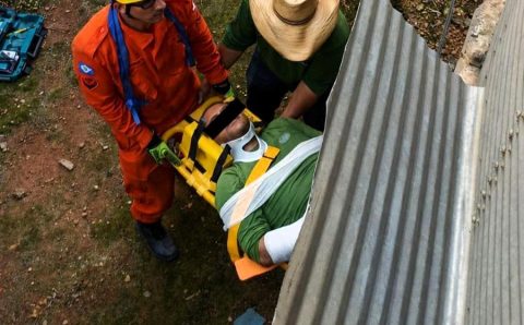 Corpo de Bombeiros socorre homem após queda de sete metros de altura em silo