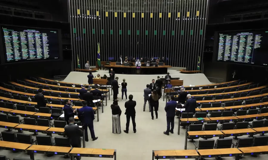 Minirreforma eleitoral reduz controle de gastos partidários; entenda