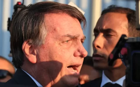 Bolsonaro tem alta hospitalar após passar por cirurgia no ombro