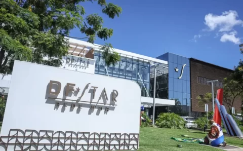 Bolsonaro segue internado com quadro estável após cirurgia