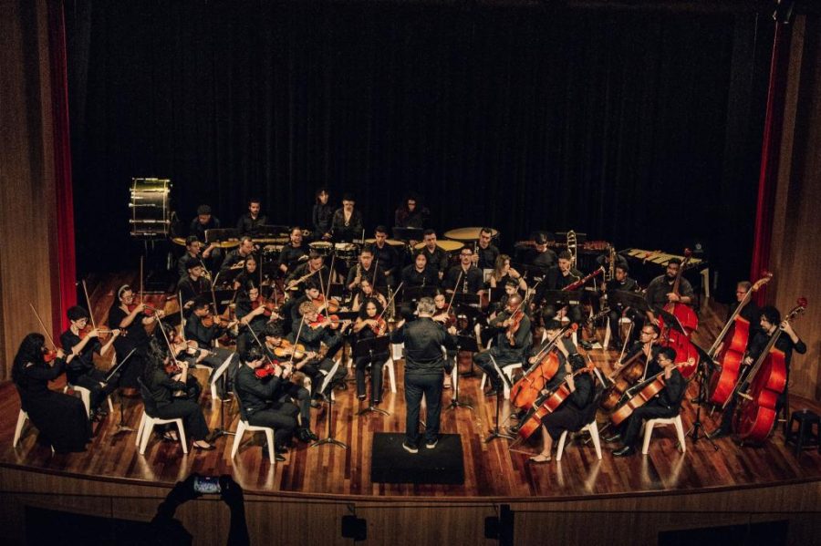 Orquestra CirandaMundo abre temporada artística 2026 sob regência de ex-aluno do projeto social da instituição