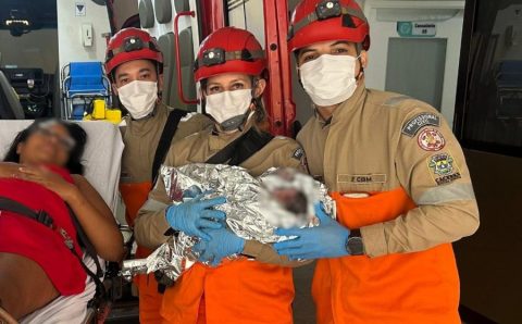 Corpo de Bombeiros socorre mãe e bebê após parto em casa