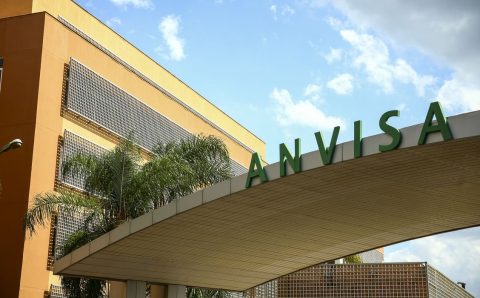 Anvisa proíbe plataforma de consulta online e entrega de medicamento
