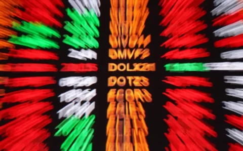 Bolsa sobe 1,16%, e dólar cai para R$ 5, apesar de medida dos EUA