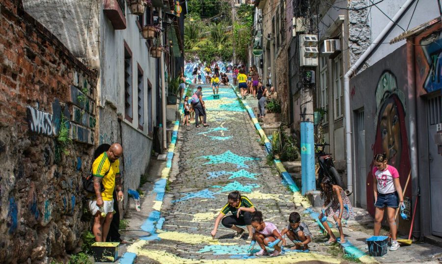Tradições da Copa voltam a enfeitar ruas pelo país