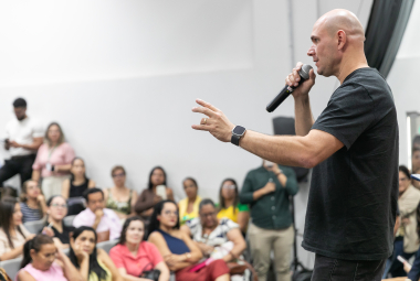 Prefeito reúne diretores e destaca investimentos, infraestrutura e acolhimento nas escola