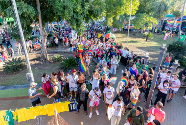 Parada do Orgulho LGBTQIA+ ocorre com serviços de acolhimento, mobilidade e estrutura da Prefeitura de Cuiabá
