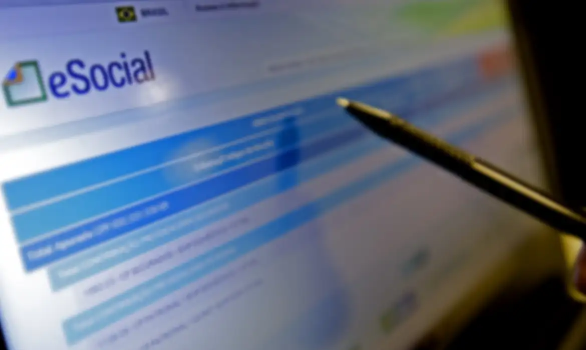 Abono salarial: prazo para enviar dados ao eSocial termina dia 20