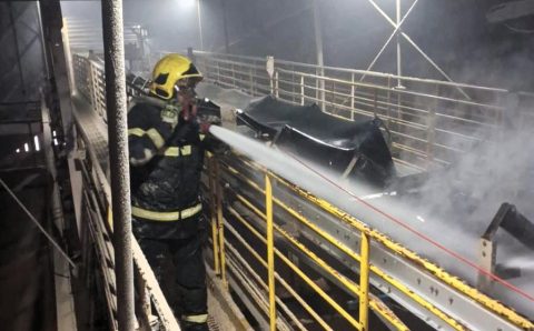 Corpo de Bombeiros extingue incêndio em indústria de etanol em Sinop