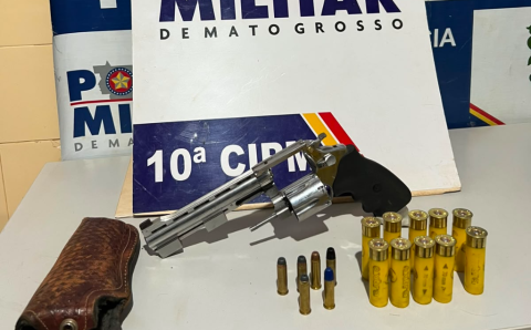 Polícia Militar prende homem por porte ilegal de arma de fogo e apreende munições
