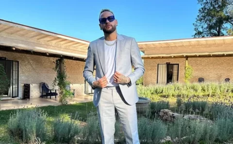 O novo império de Neymar não é o futebol, é o vinho: família do camisa 10 do Brasil vende 300 mil garrafas da bebida milenar de até R$ 50 mil antes do lançamento da marca