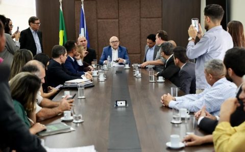 Governo de MT, AL, Poder Judiciário e Prefeitura de Cuiabá se reúnem para regularizar bairros Paraisópolis e Silvanópolis