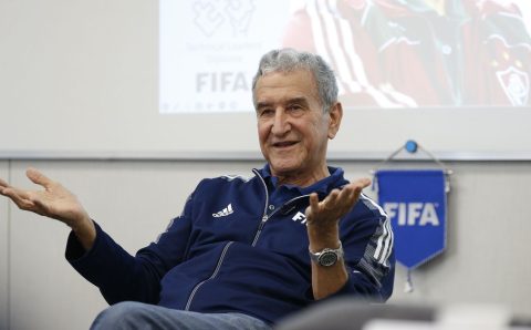 Internado, Parreira passa por cirurgia no Rio de Janeiro