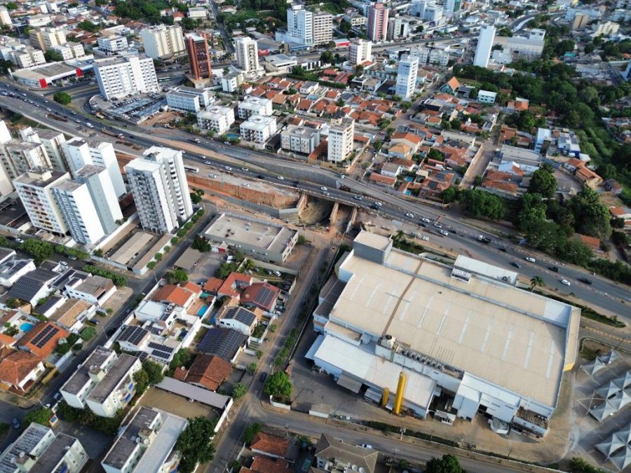 Obras do novo viaduto da Avenida Miguel Sutil avançam para etapa de lançamento de vigas