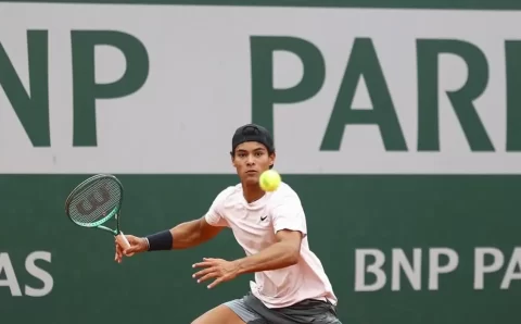Roland Garros: Luis Guto Miguel bate compatriota e vai à final juvenil