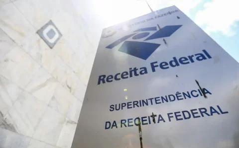 Receita paga lote especial de restituição automática em julho