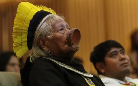 Com melhora clínica, cacique Raoni está lúcido e respira sem aparelhos