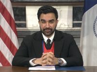 Prefeito de Nova York exalta Sócrates e mobilização social no futebol