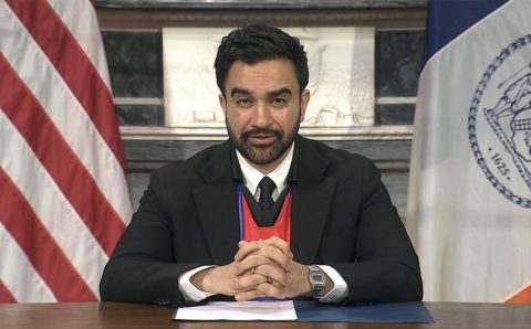 Prefeito de Nova York exalta Sócrates e mobilização social no futebol