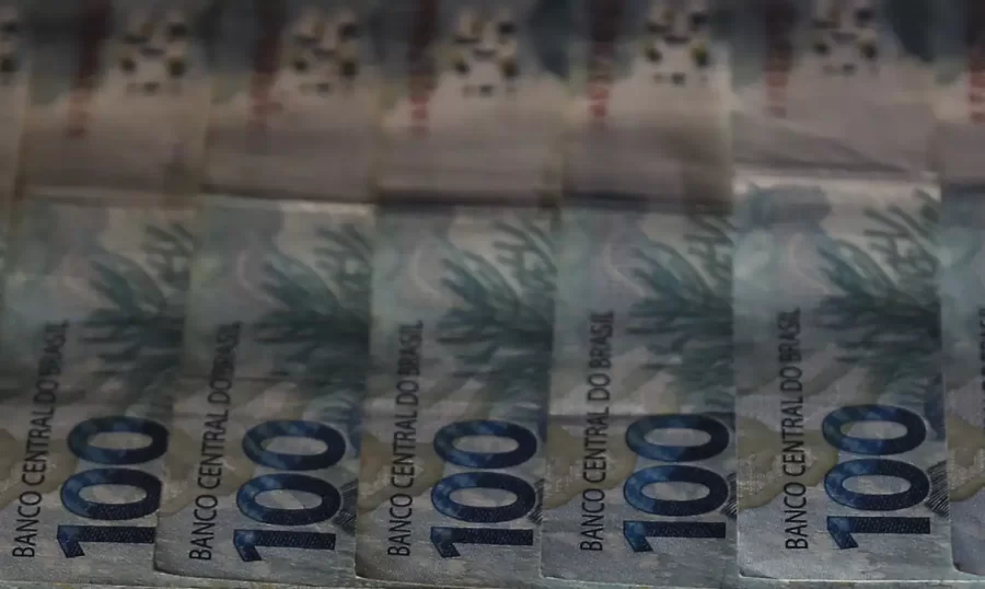Redução de impostos e equilíbrio fiscal são prioridades, aponta CNI