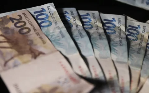 União paga R$ 834,8 milhões em dívidas de estados e municípios em maio