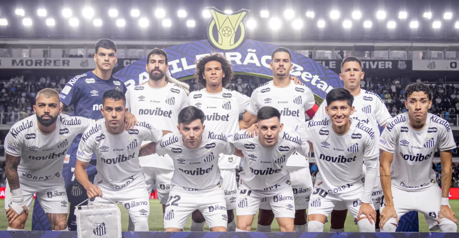 Ameaçado no Brasileiro e vivo nas Copas: veja como Santos fecha o semestre