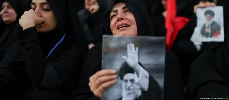 Irã transforma funeral de Khamenei em demonstração de poder
