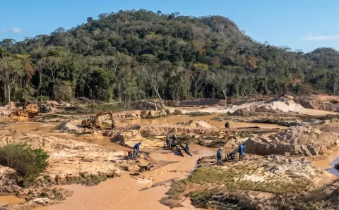 MT: Garimpo ilegal despenca 97% em terra indígena de Mato Grosso após maior ofensiva federal dos últimos anos