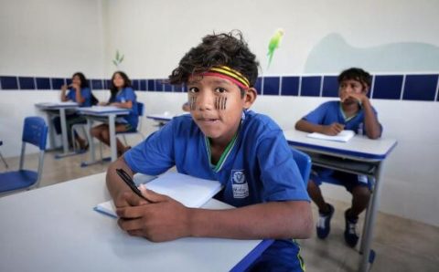 AMBIENTE MAIS SAUDÁVEL:  Um ano após restrição aos celulares, escolas relatam melhora na aprendizagem e redução do cyberbullying