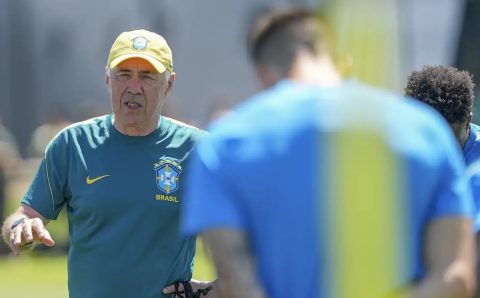 Ancelotti dá pista de Martinelli para vaga de Paquetá contra Noruega